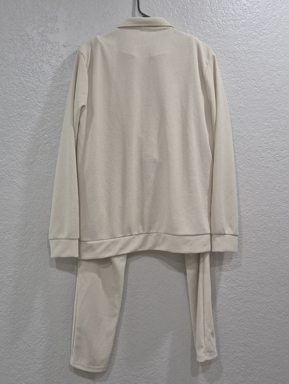 Beige/Tan Activewear 2-Piece Set - Size M, Ultralight Material. - Picture 8 of 13